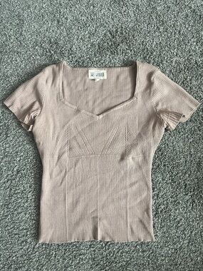 Sanctuary Short Sleeve Ribbed V-Neck Top in Dusty Mauve